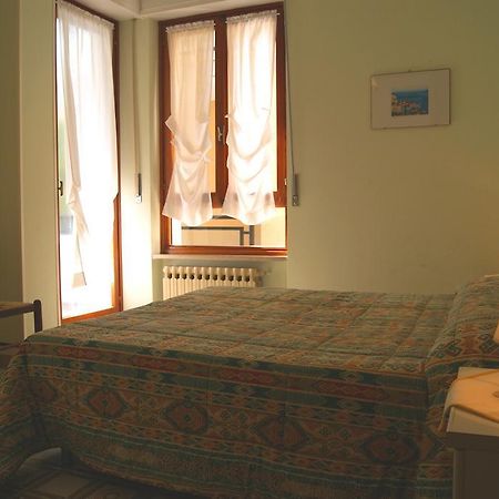 サン・バルトロメーオ・アル・マーレLa Terrazza Tra Pini E Mareアパートメント 部屋 写真